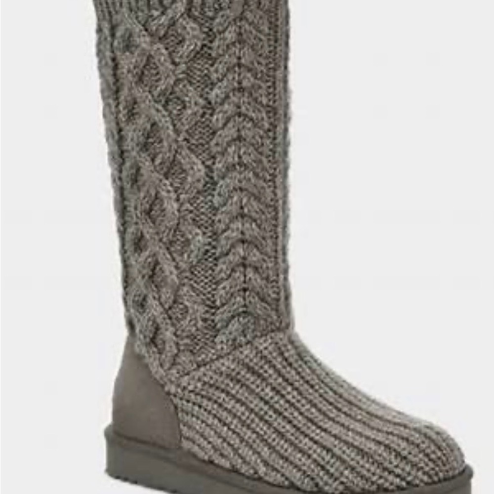 UGG Women’s Classic Cardi Cable Knit Boots in Grey Sz 9